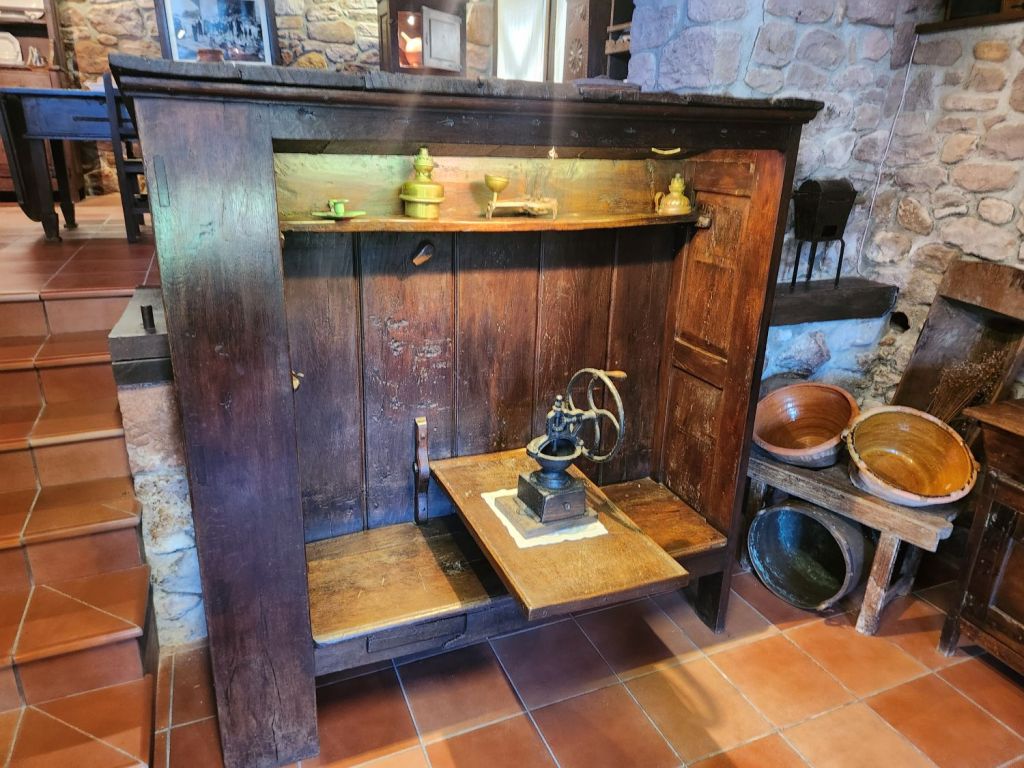 Xixilu, mueble típico de una casa agote que puede visitarse en Bozate.